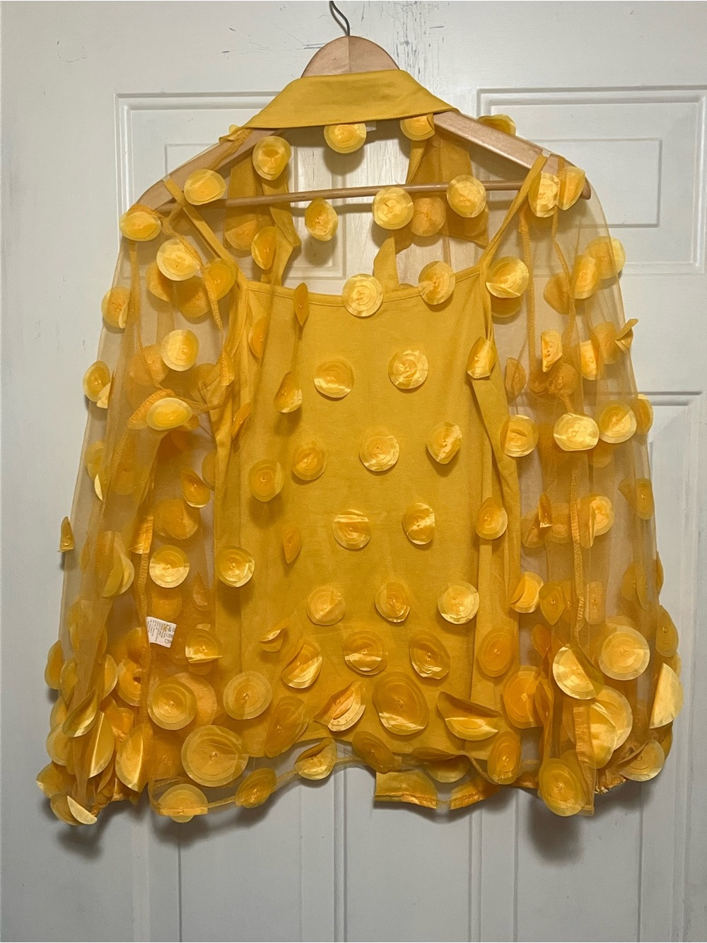 WoWo Mustard Yellow 3D Floral Mesh Button-Up Blouse with Cami Set Size L - Picture 2 of 10